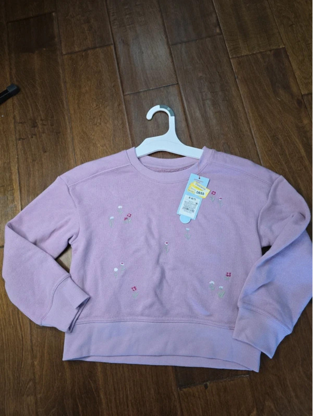 6/7 brand new sweatshirt from target item 658G3